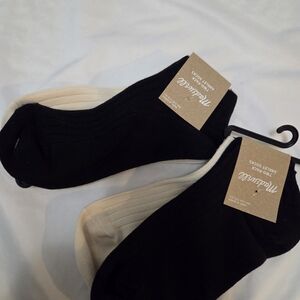 (5 For 50) 4 Pairs Madewell Women's Black and Cream Casual Socks